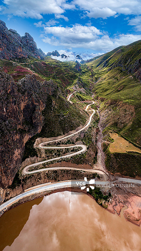 崎岖山路图片素材