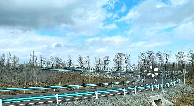 新疆高速公路图片素材