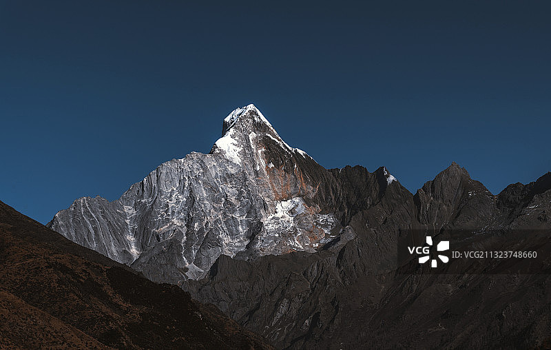 四姑娘山幺妹峰图片素材