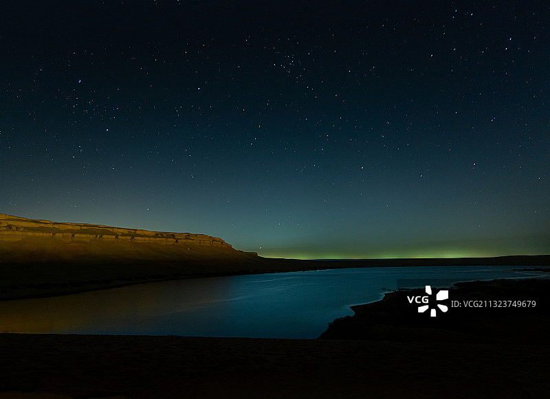 埃及法尤姆湖夜景图片素材