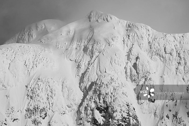 不列颠哥伦比亚省的雪山风光，加拿大图片素材