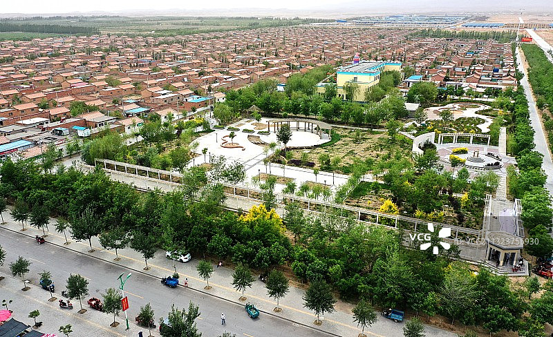 航拍宁夏回族自治区银川市永宁县闽宁镇原隆移民村图片素材