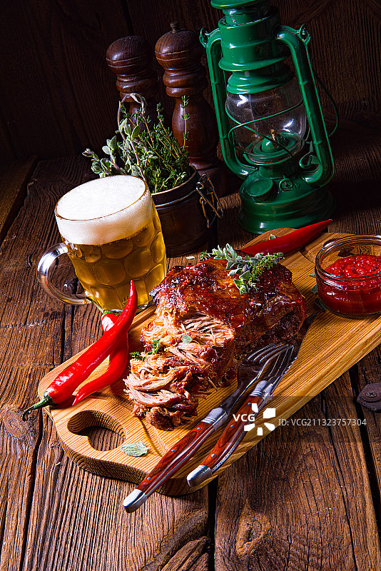 高角度的食物在桌子上图片素材