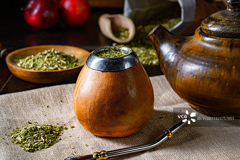 桌上碗里食物的特写镜头图片素材