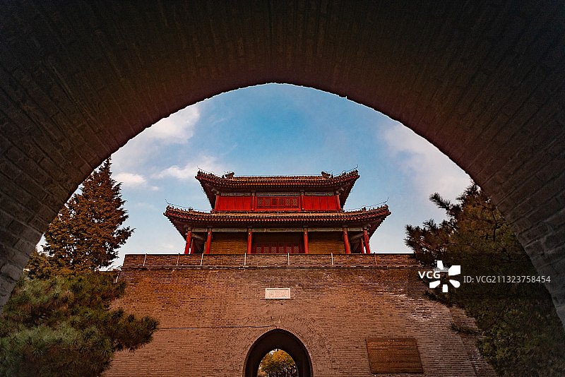 北京宛平城西城门威严门图片素材
