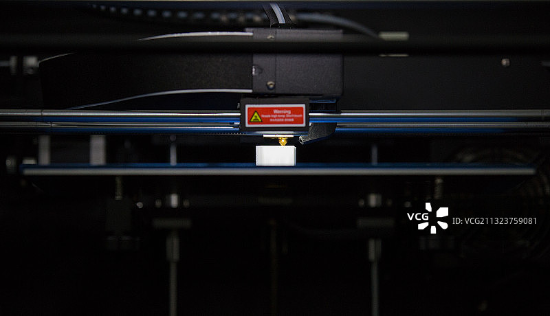 正在打印物品的3D打印机图片素材