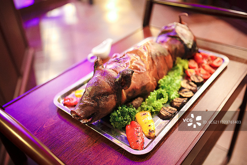 餐桌上的鸡肉俯视照片图片素材