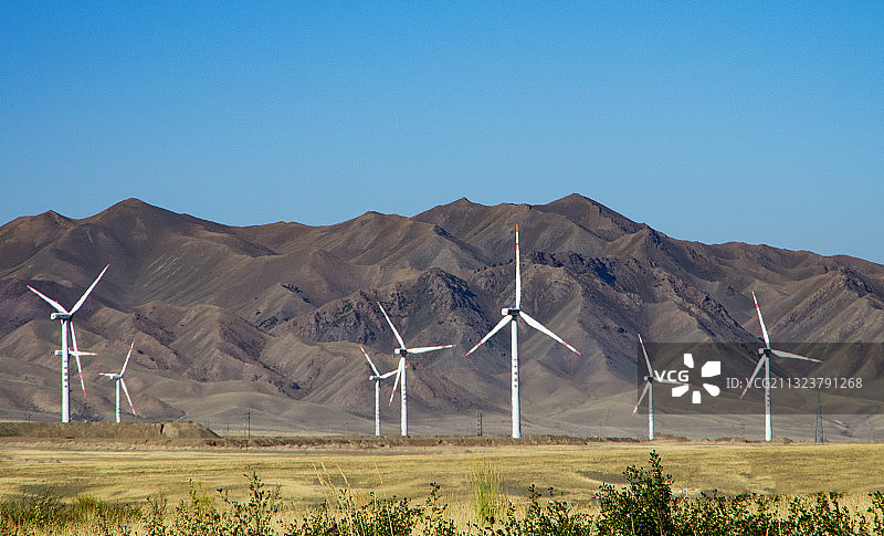 达坂城风力发电机群图片素材