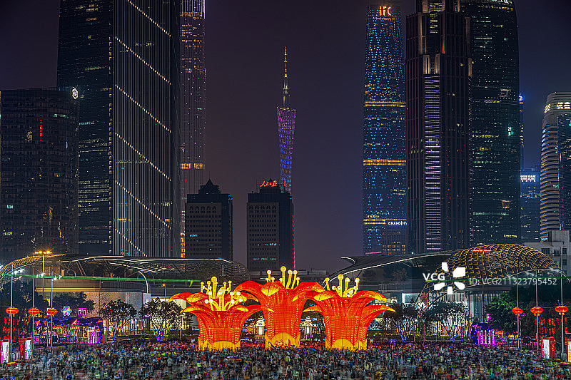 中国农历新年中的广州迎春花市夜景图片素材