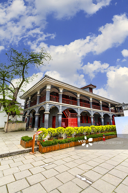 蓝天白云下的贵州省遵义会议会址图片素材