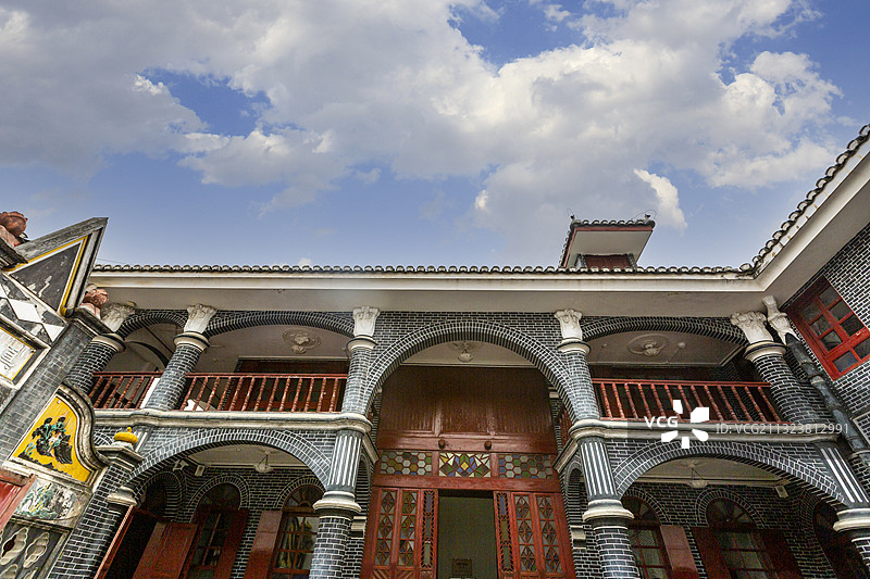 蓝天白云下的贵州省遵义会议会址图片素材