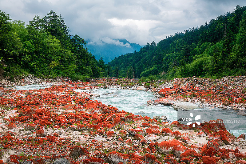 中国四川海螺沟红石公园红石滩自然风光图片素材