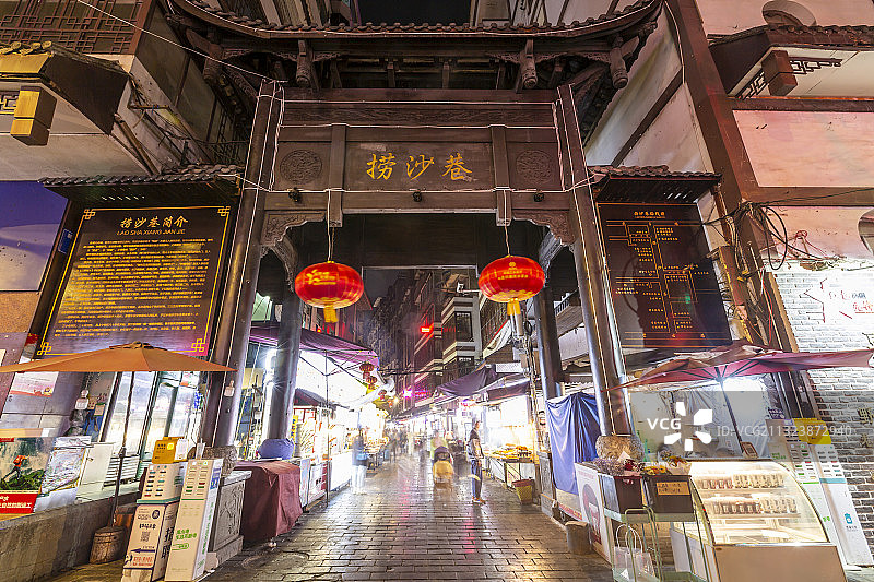 贵州省遵义小吃街捞沙巷夜景图片素材
