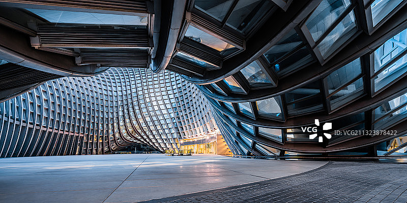 中国北京凤凰国际传媒中心建筑外部夜景图片素材