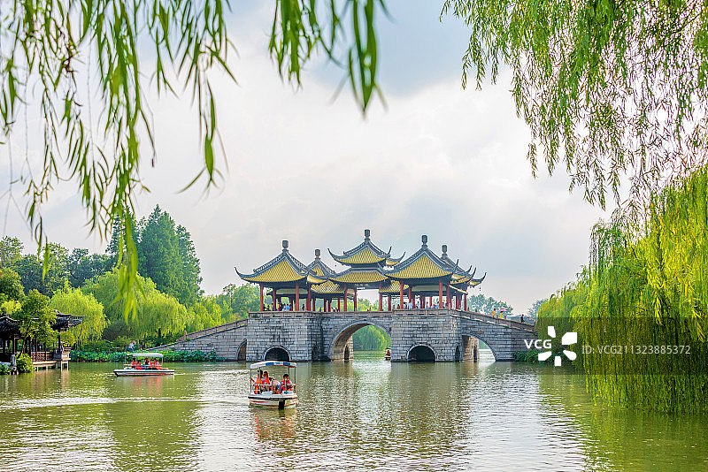 中国江苏扬州瘦西湖风景区五亭桥图片素材