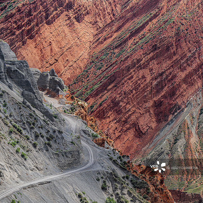 新疆北疆博尔塔拉赛里木湖草原草场牧场放牧高原湖泊哈萨克族图片素材