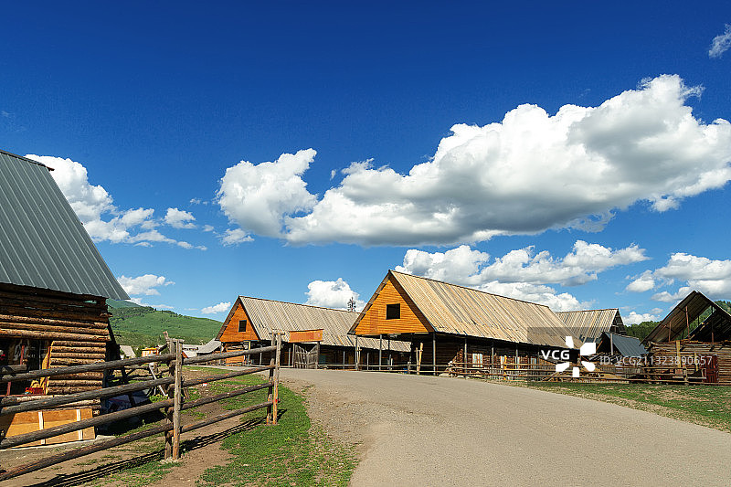 禾木的木屋图片素材