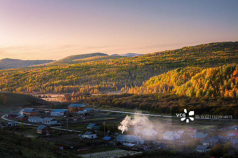 山村的早晨，摄于内蒙古呼伦贝尔临江图片素材