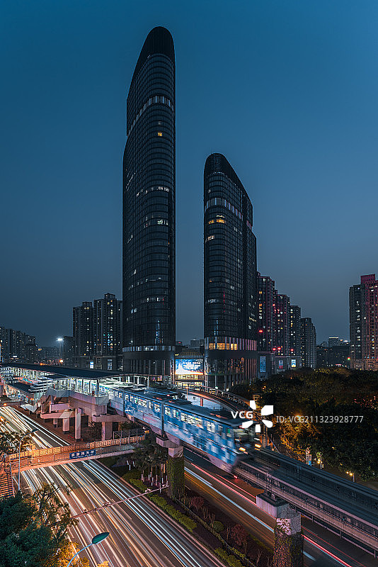 重庆袁家岗地铁站夜景图片素材