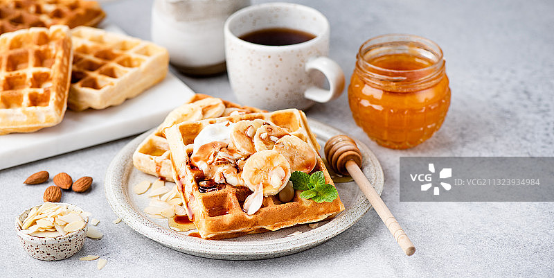 俄罗斯餐桌华夫饼高角度视图图片素材