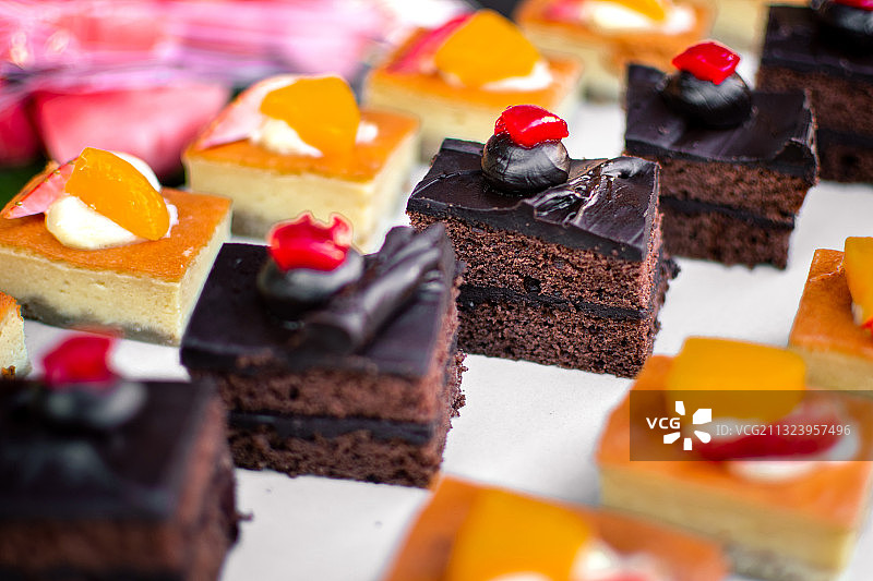 盘中甜点特写图片素材