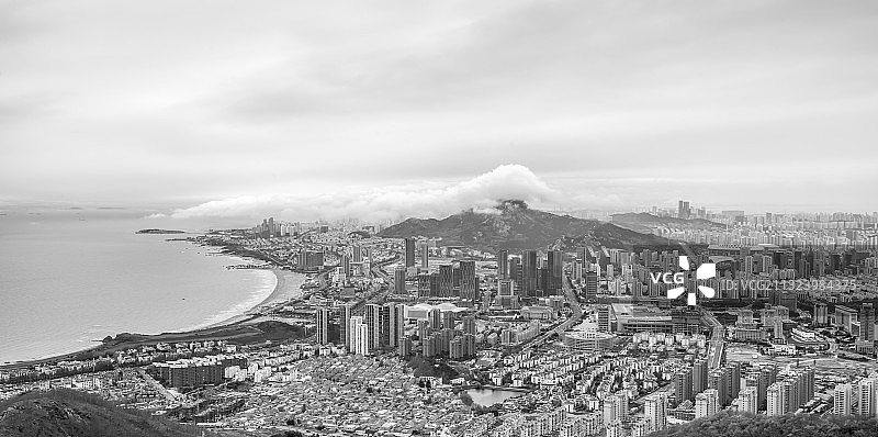 俯瞰青岛崂山区海岸线图片素材