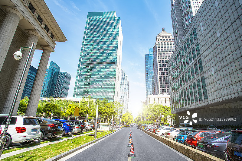 上海金融区户外露天公共停车场图片素材