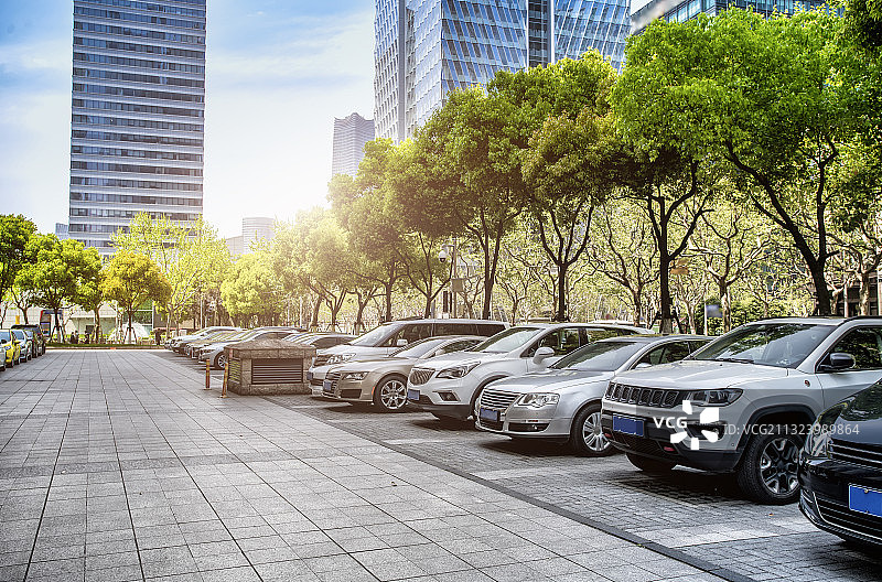 上海金融区户外露天公共停车场图片素材
