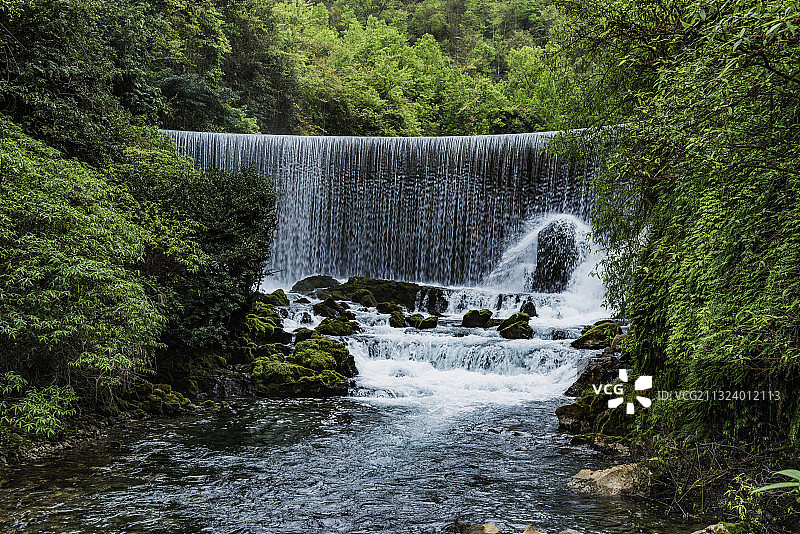 荔波卧龙潭瀑布图片素材