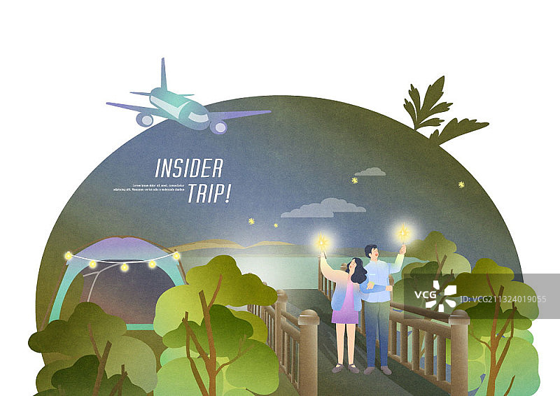 一对男女在夜晚手持烟花散步图片素材