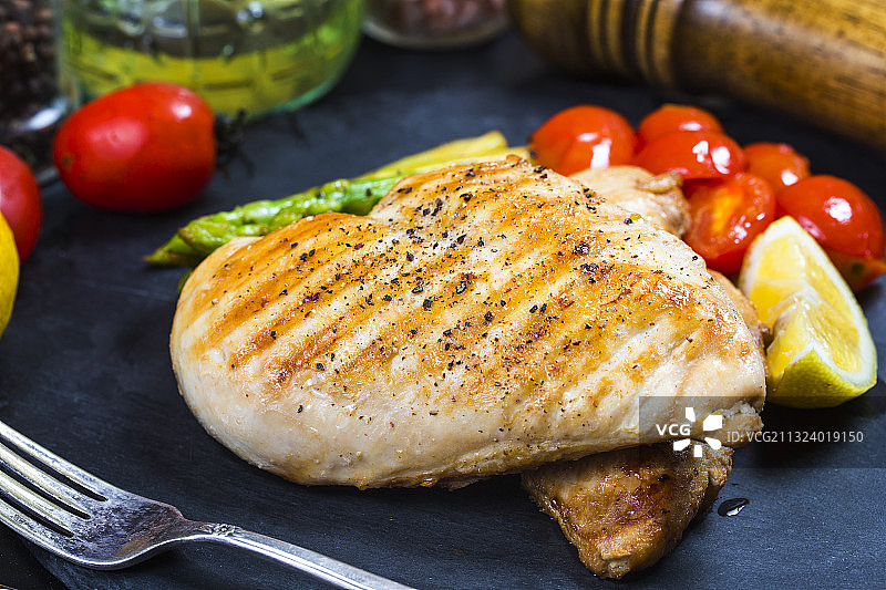 煎鸡胸图片素材