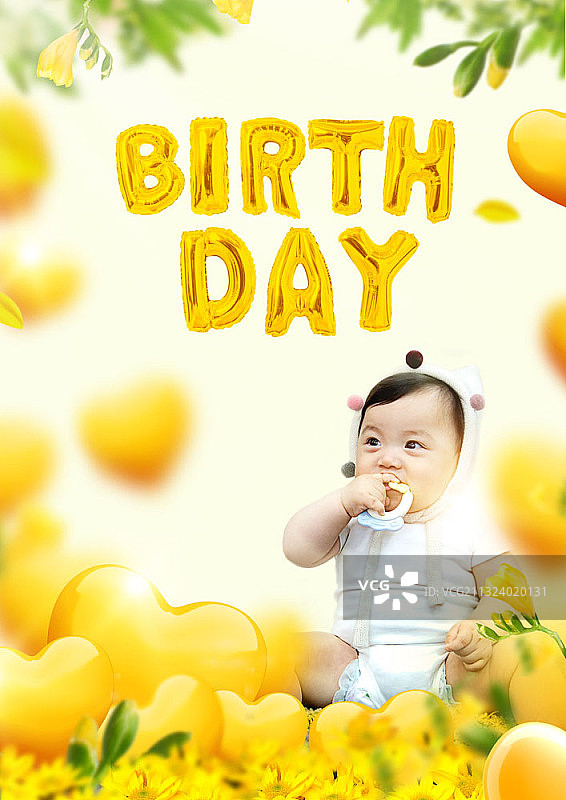 坐在黄色背景上的男婴的编辑图像，带有生日字母气球和鲜花图片素材