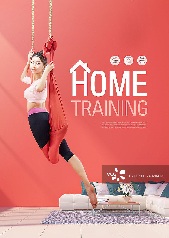 在家做空中瑜伽的女性图片图片素材