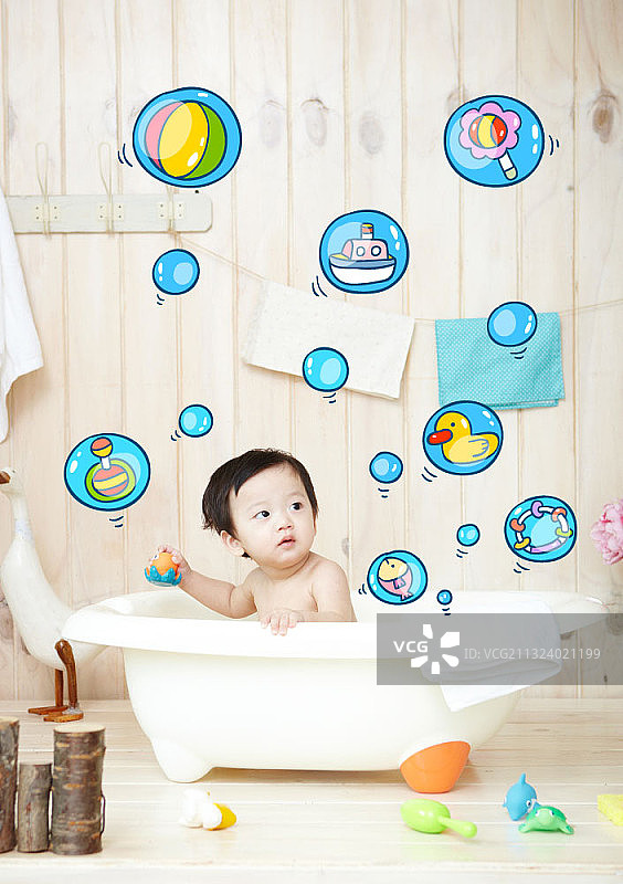 宝宝玩玩具洗澡和玩具泡泡矢量图图片素材