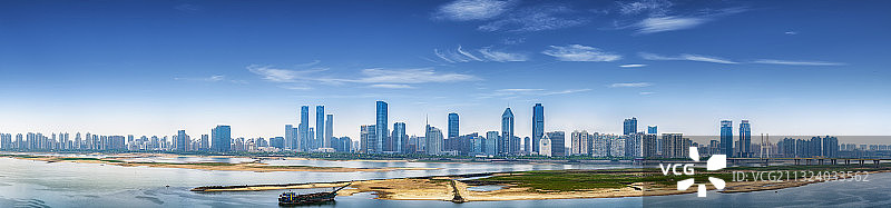 南昌赣江沿岸城市建筑景观天际线图片素材