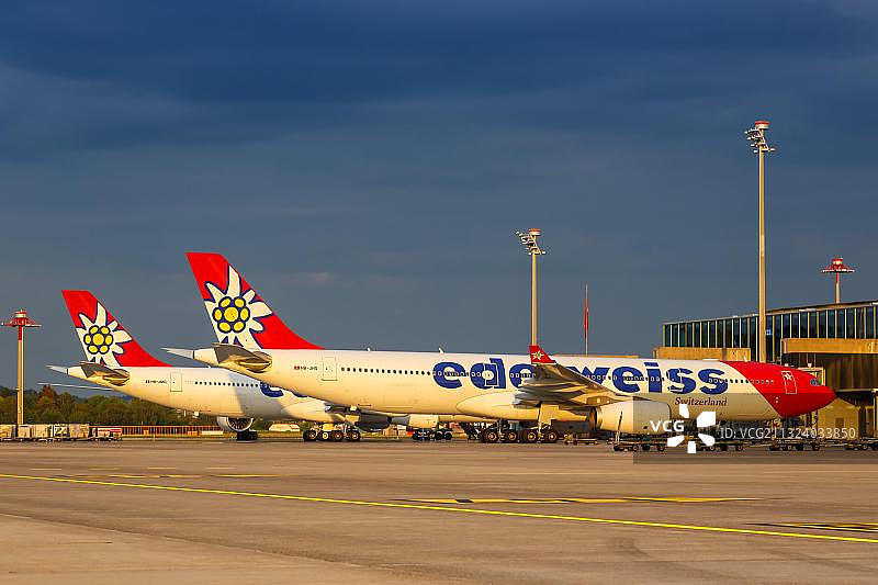 瑞士苏黎世机场的雪绒花航空空客A330-300型飞机图片素材