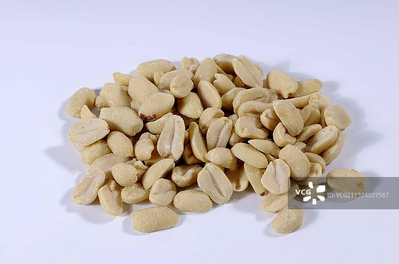 冬季喂鸟食物：花生图片素材
