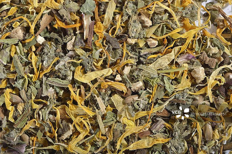 调节胆固醇的茶：蒲公英叶、金盏花、皂根、奶蓟果、朝鲜蓟叶图片素材