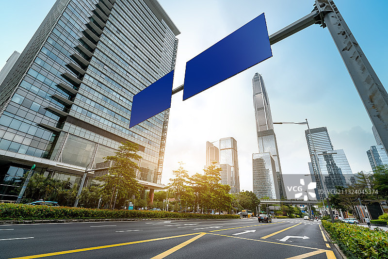 仰拍深圳现代城市建筑景观图片素材