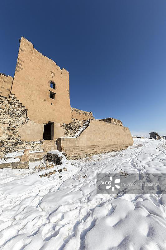 阿尼古城墙：阿尼是亚美尼亚中世纪城镇遗址，位于土耳其卡尔斯省，毗邻与亚美尼亚的封闭边界图片素材