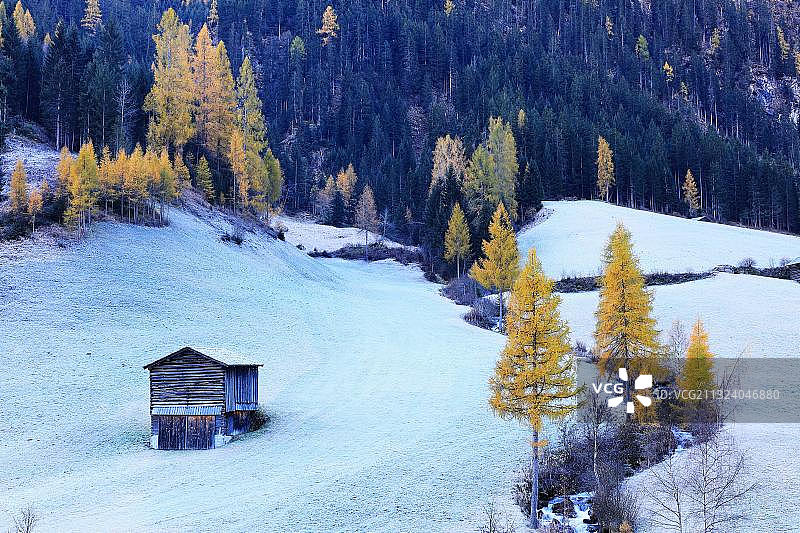 奥地利蒂罗尔州帕兹瑙恩塔尔山涧图片素材