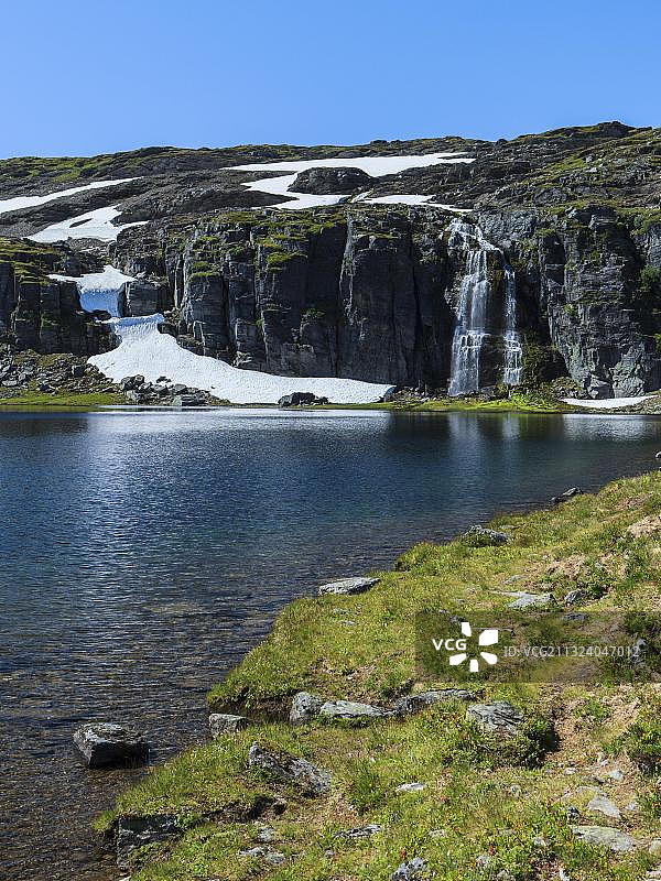 挪威韦达豪加内山区比约加韦根的山地湖泊图片素材