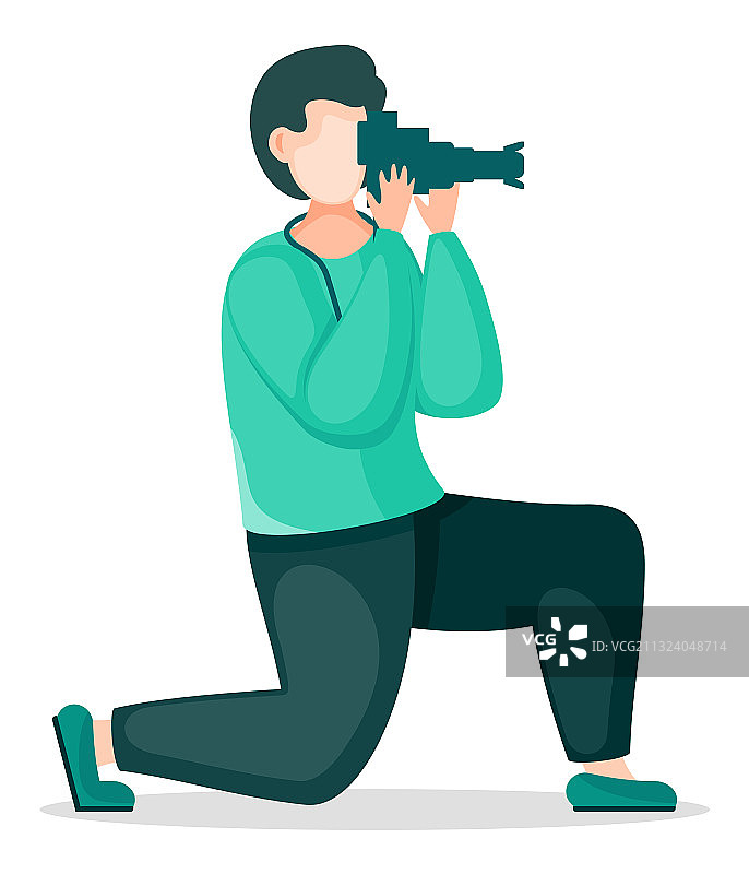 用相机拍照的男子图片素材