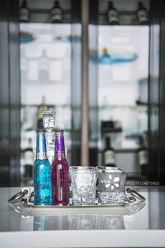 酒柜，酒瓶，酒杯图片素材