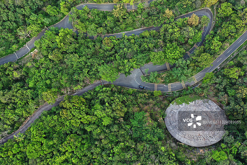 广东省深圳市盐田区大梅沙东部华侨城云海高地和山路航拍图片素材