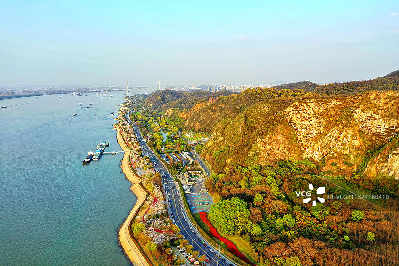 南京幕燕滨江风光带五马渡游轮码头，五马渡广场的樱花绽放图片素材