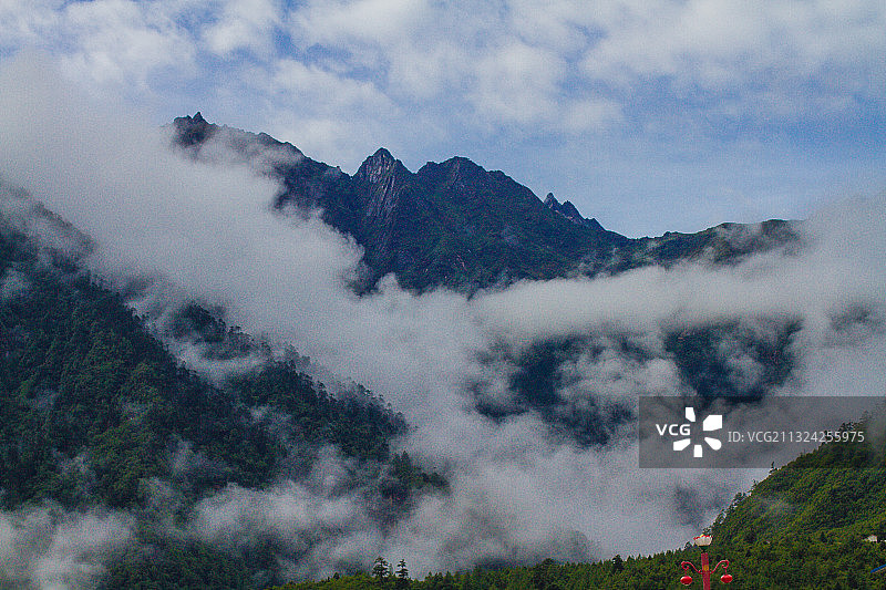 西藏氧吧勒布沟 东章瀑布图片素材