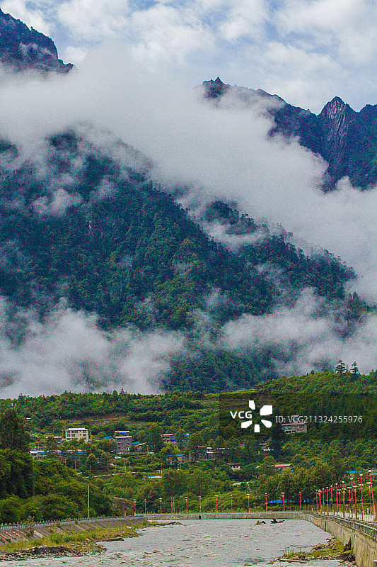 西藏氧吧勒布沟 东章瀑布图片素材