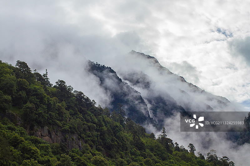 西藏氧吧勒布沟 东章瀑布图片素材