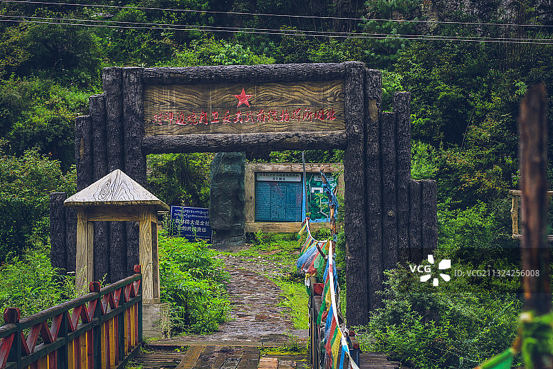 西藏氧吧勒布沟 东章瀑布图片素材